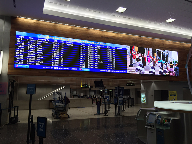 LED экран в аэропорту